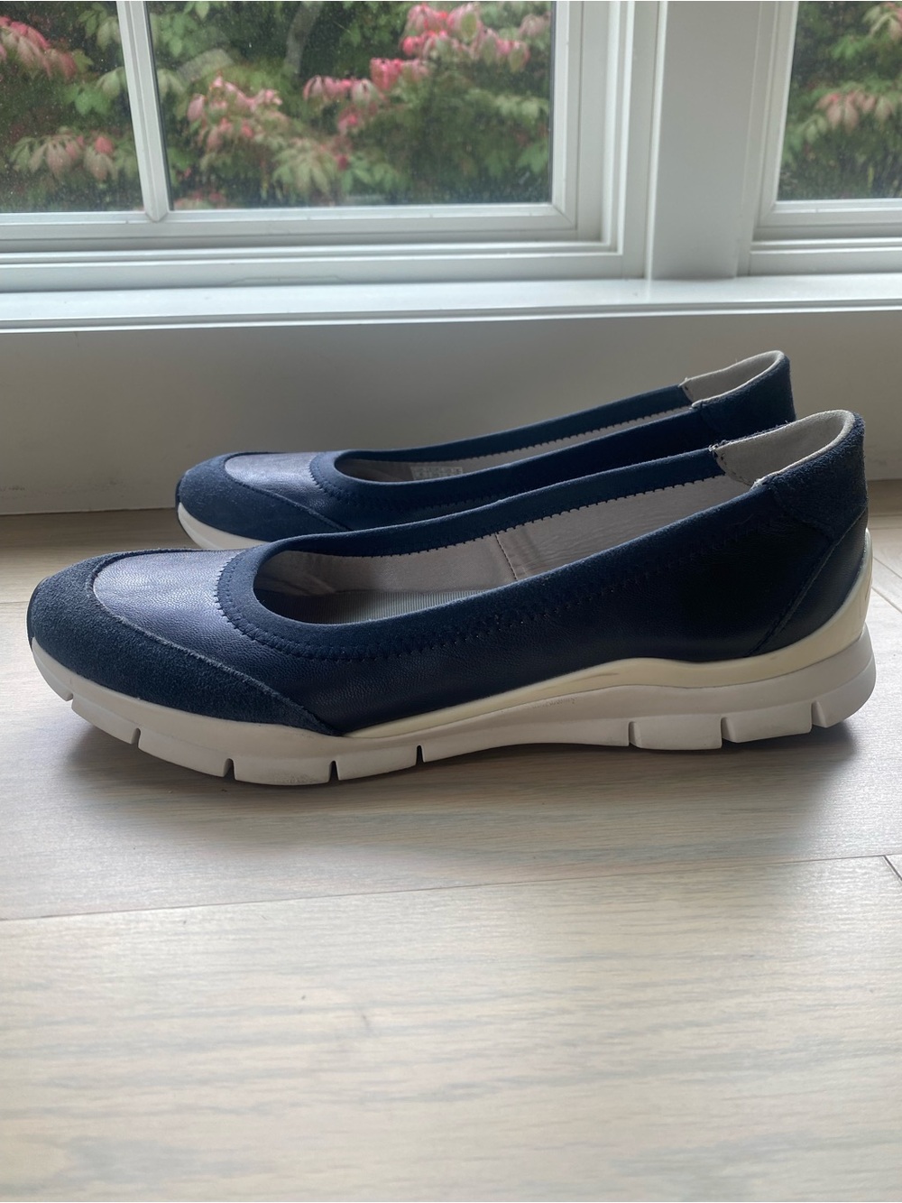 Geox Navy and White Slip-On Comfort Flats Sukie Size 9